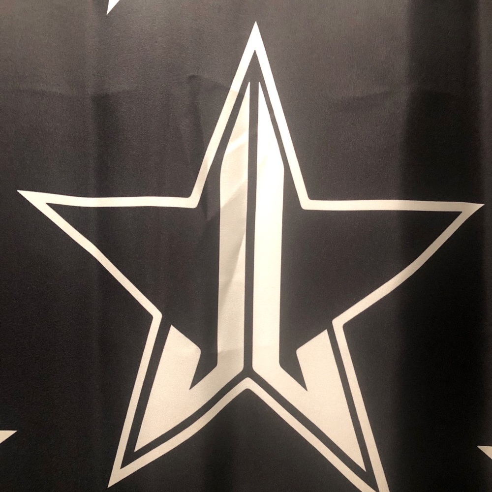 🖤 Jeffree Star Shower Curtain 🖤